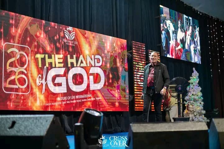 Ministry moment 3 (Landscape)