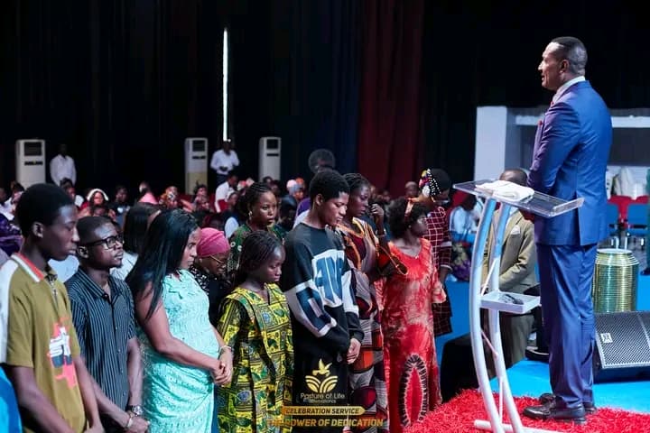 Ministry moment 4 (Landscape)